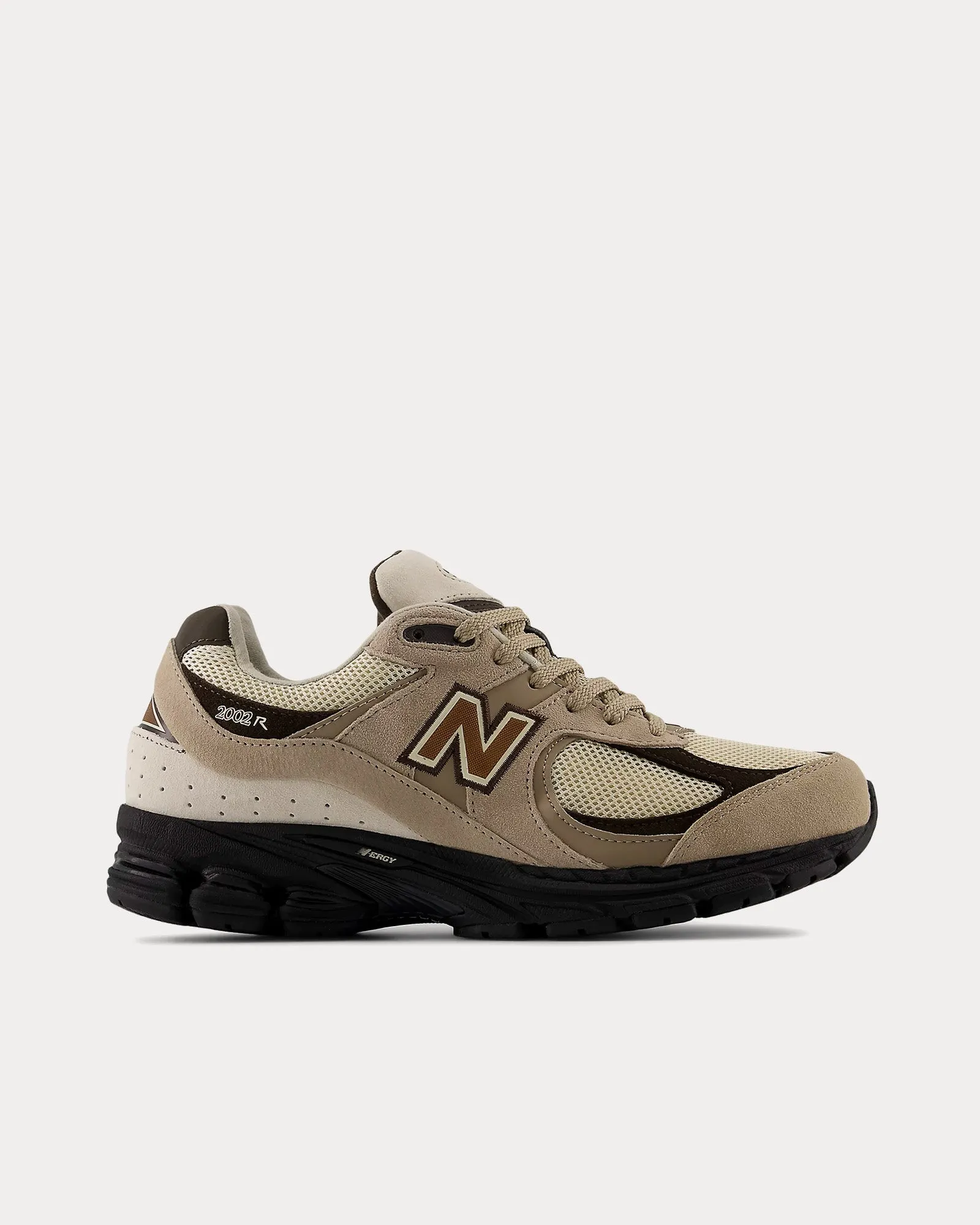 2002r Driftwood / Rich Earth / Timberwolf Low Top Sneakers