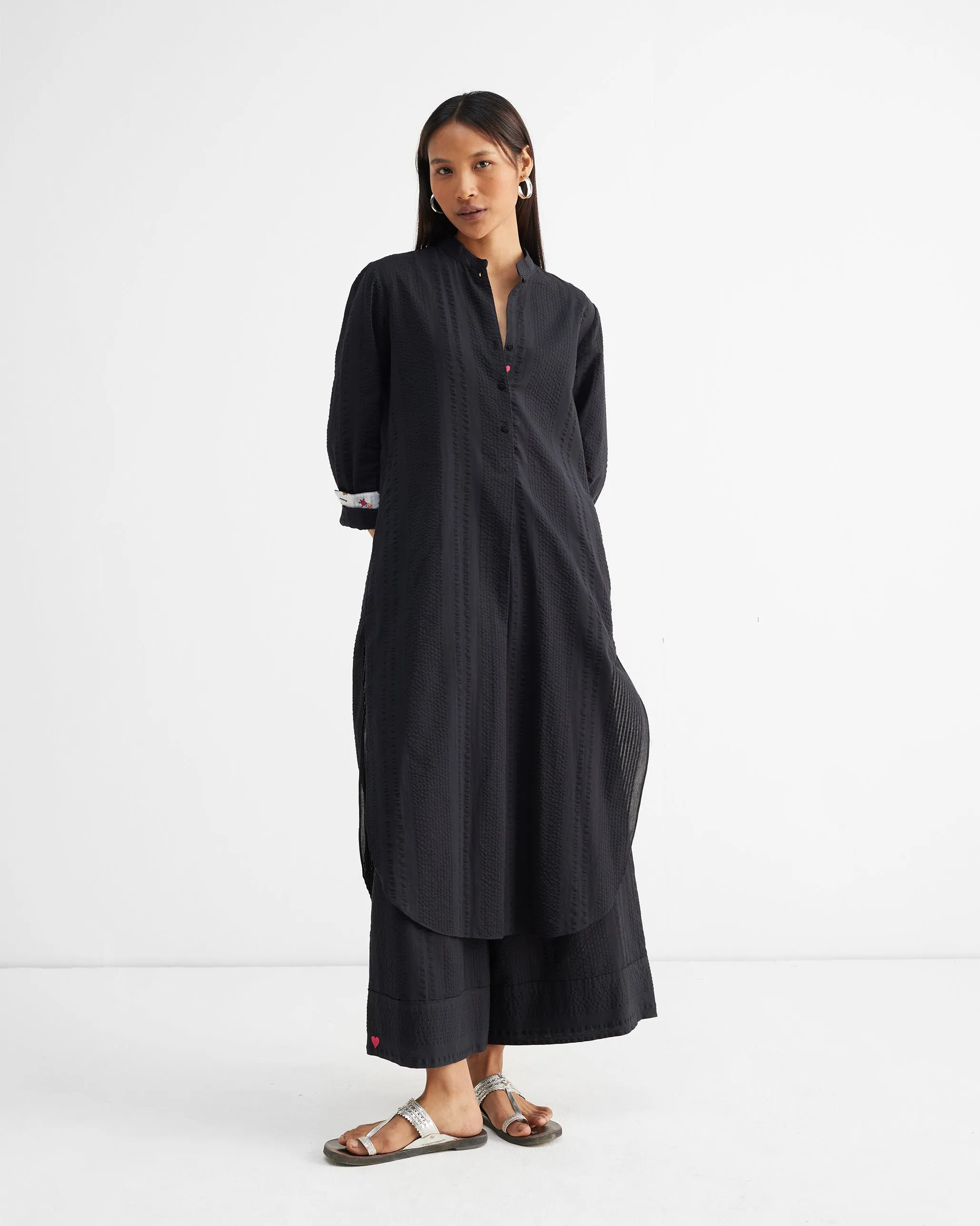 Basic Long Length - Black Seersucker