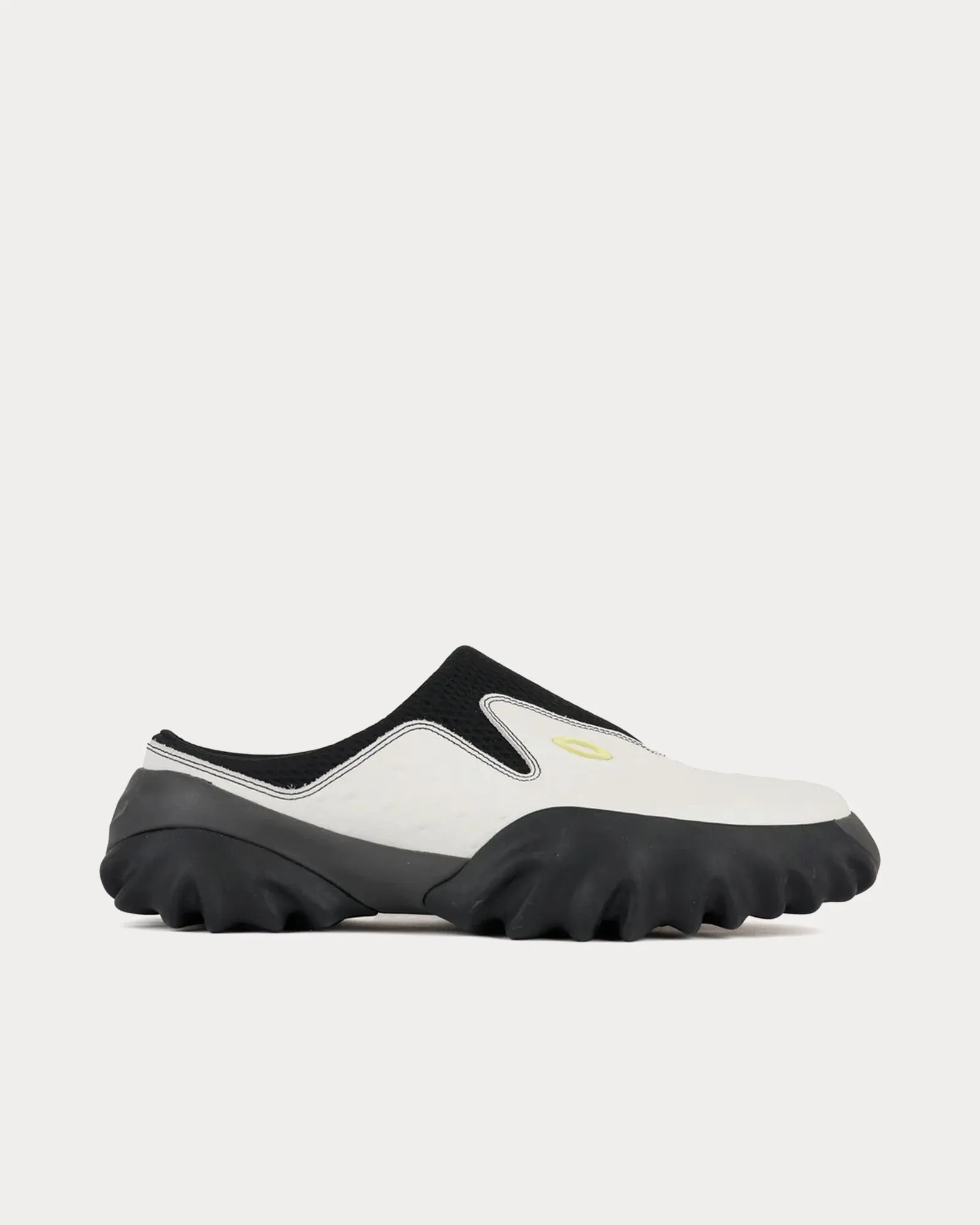 Chopsaw Ostrich White / Black Mules