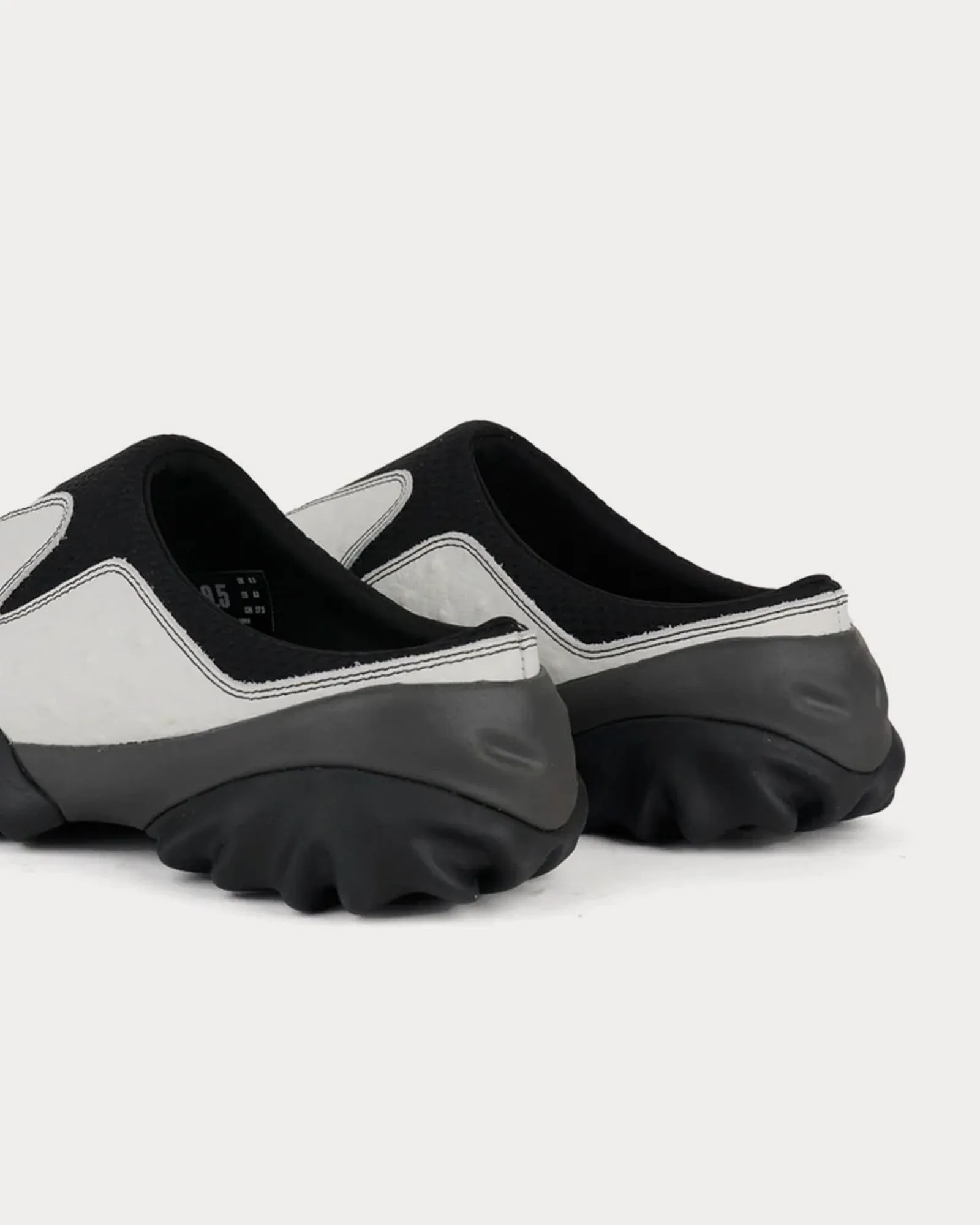 Chopsaw Ostrich White / Black Mules
