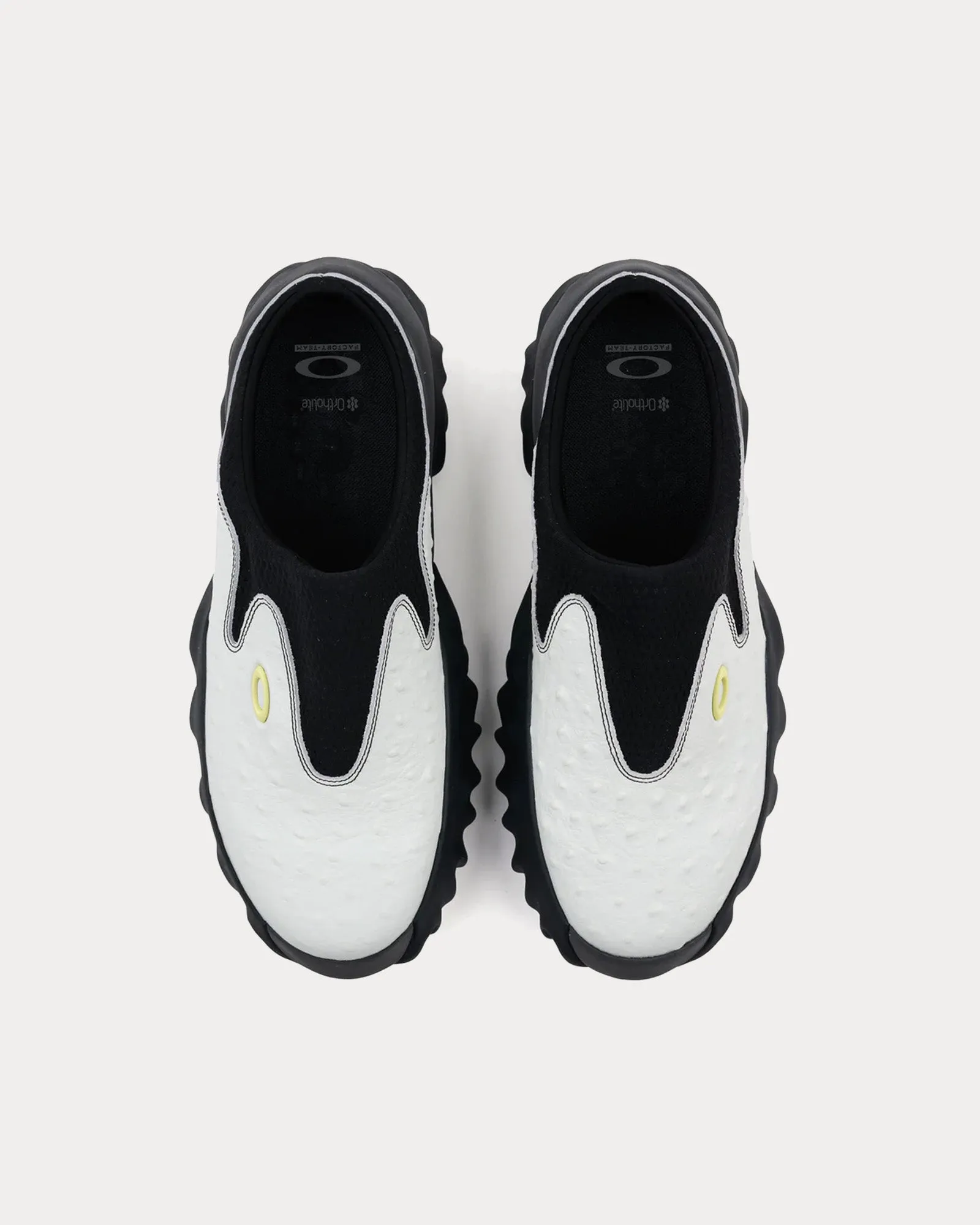 Chopsaw Ostrich White / Black Mules