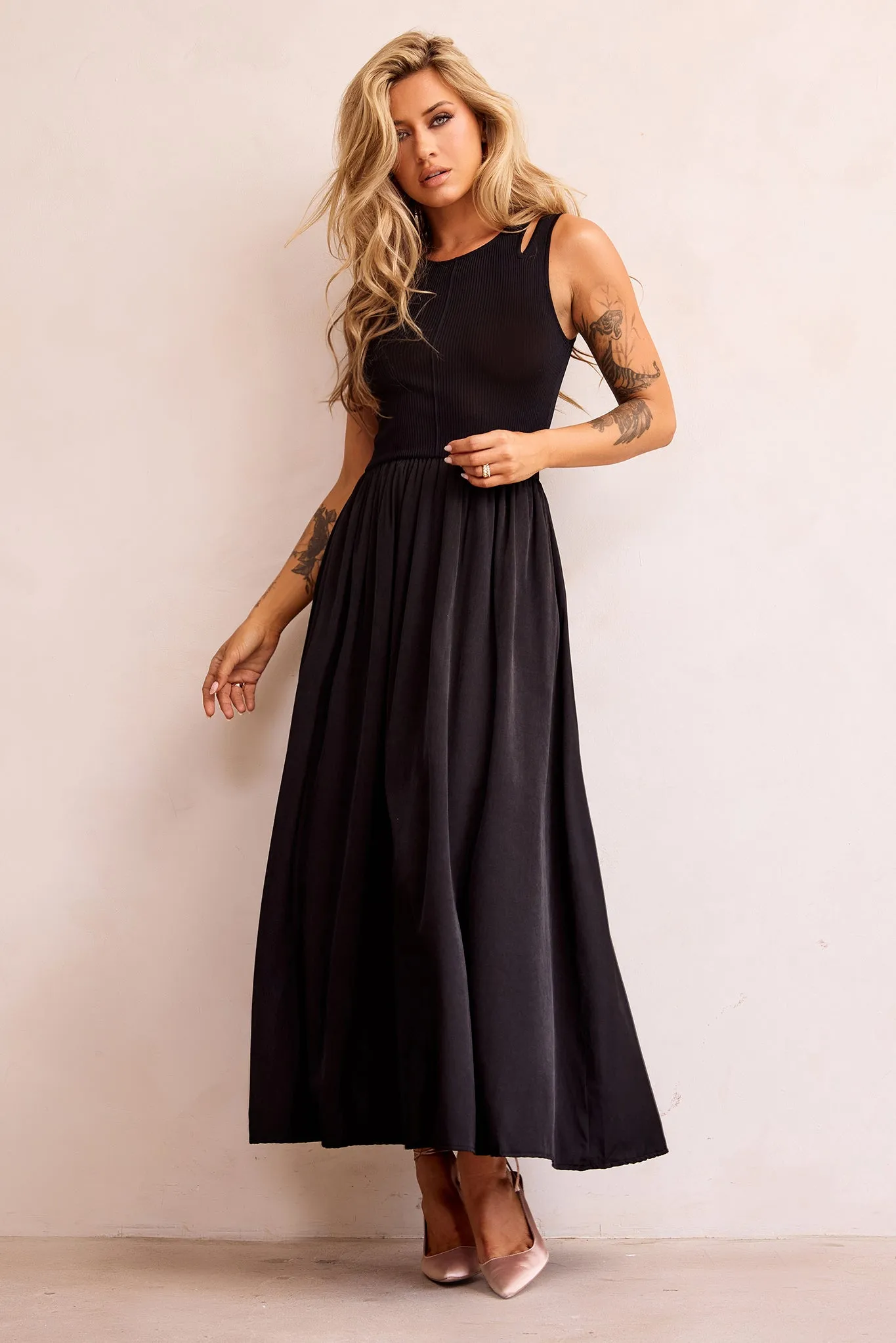 Just Looking Maxi Dress - Black