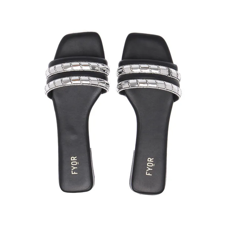 Minimalist Flat Sandal BCM 169