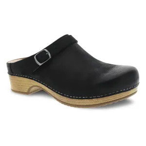Women’s Dansko Berry Burnished Nubuck – Versatile Comfort & Style